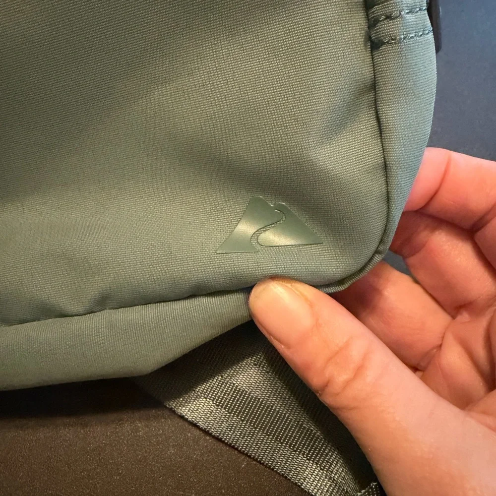 Ozark Trail waist travel bag new - Picture 3 of 4